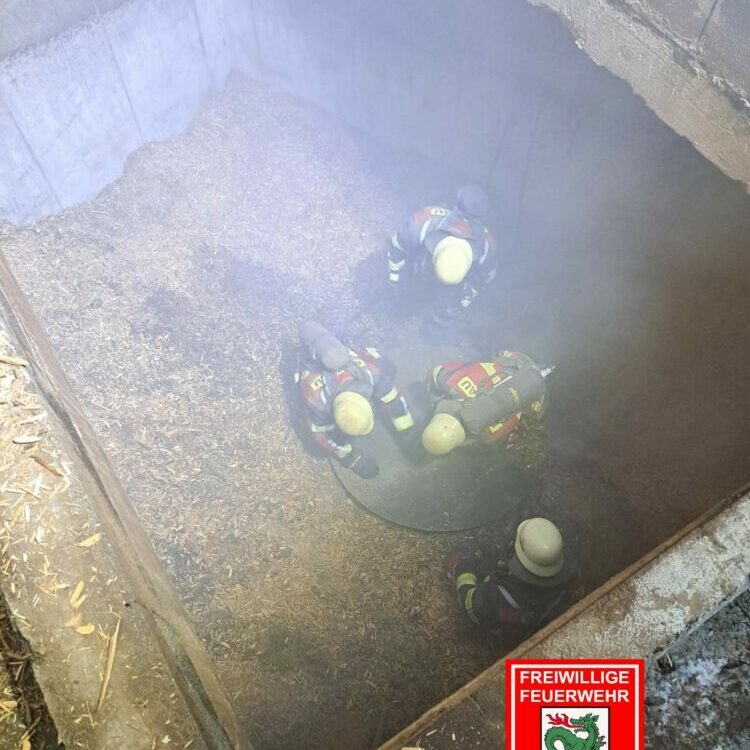 B Brand Hackschnitzelbunker Freiwillige Feuerwehr Murnau